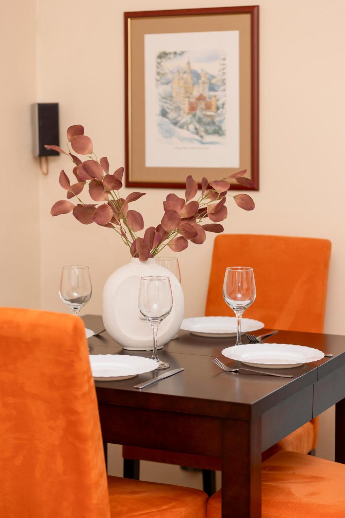 Bright & Cozy In The City Center By Renters Leilighet